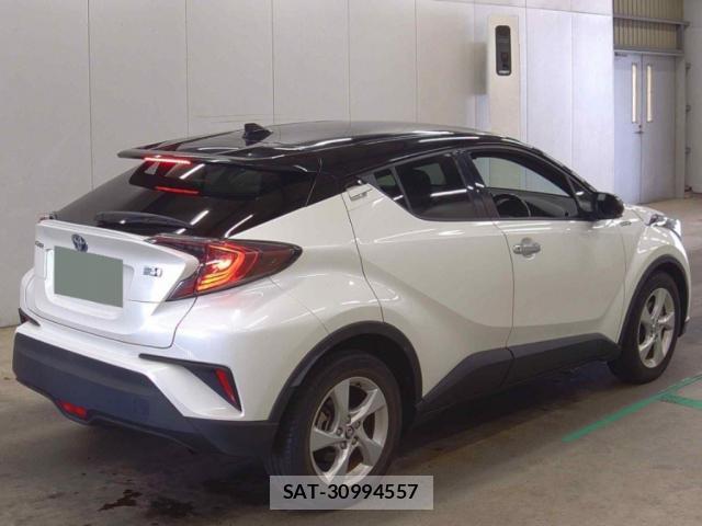 Toyota C-HR 2018-01 8817323-8