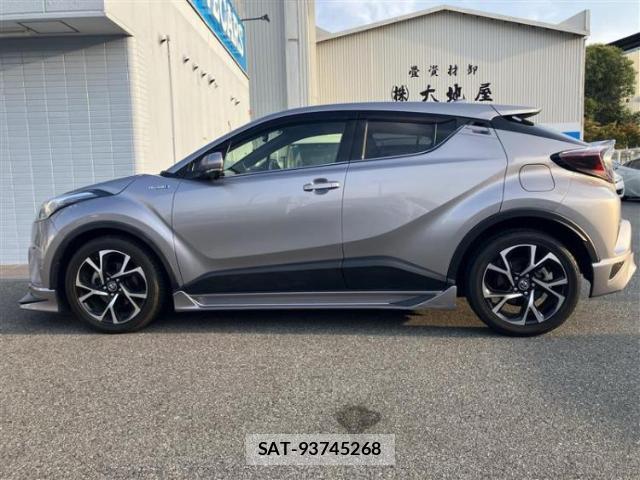 Toyota C-HR 2016-12 8817942-1