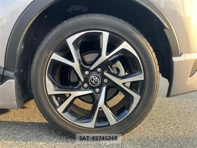 Toyota C-HR 2016-12 8817942-17