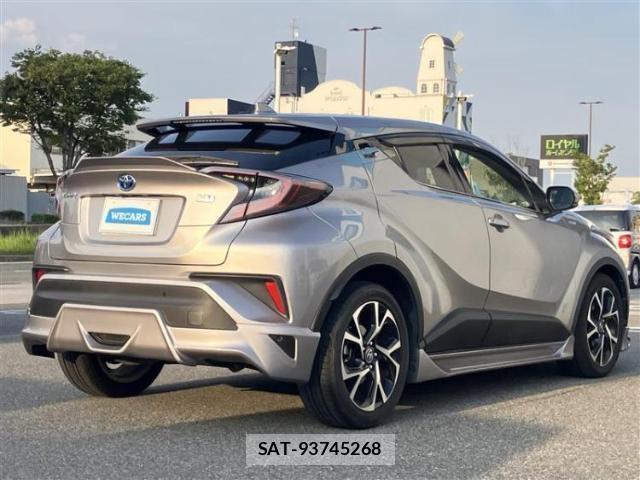 Toyota C-HR 2016-12 8817942-2