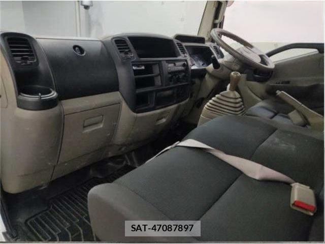 MITSUBISHI FUSO CANTER GUTS 2016-03 8814703-7