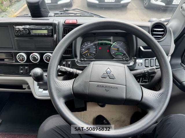 MITSUBISHI FUSO CANTER 2022-11 8817070-1