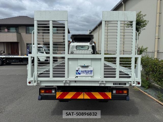 MITSUBISHI FUSO CANTER 2022-11 8817070-15