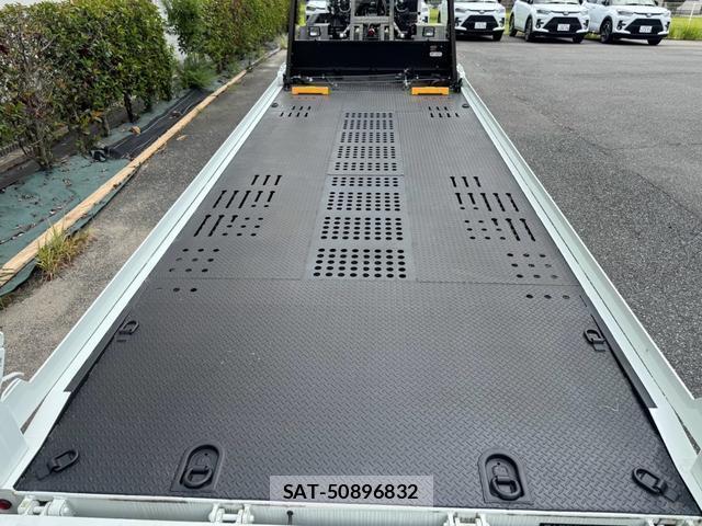 MITSUBISHI FUSO CANTER 2022-11 8817070-19