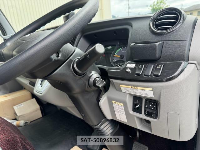 MITSUBISHI FUSO CANTER 2022-11 8817070-4