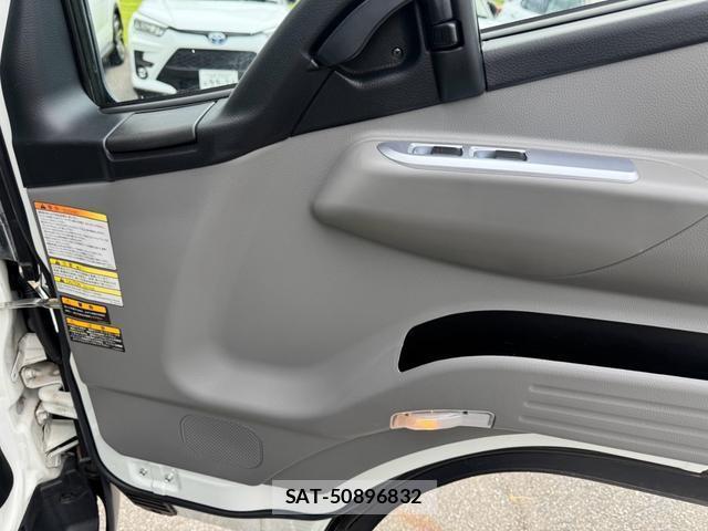MITSUBISHI FUSO CANTER 2022-11 8817070-6