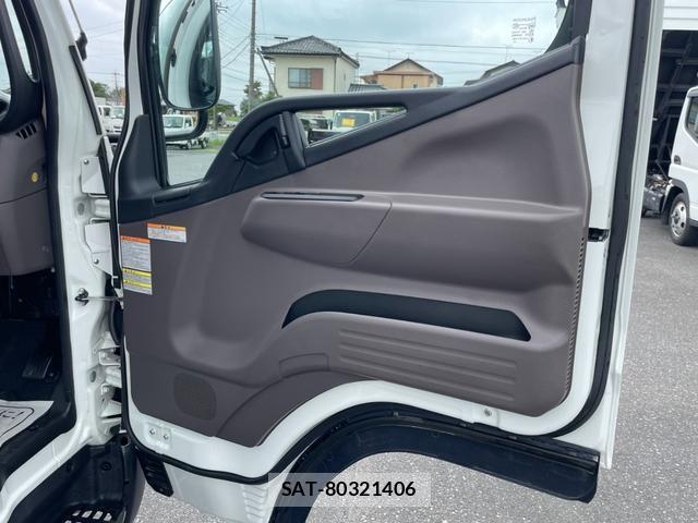 MITSUBISHI FUSO CANTER 2025-12 8817872-17