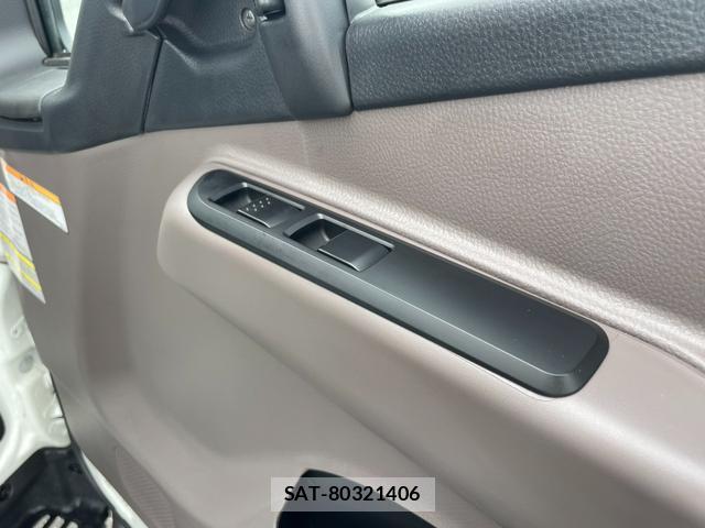 MITSUBISHI FUSO CANTER 2025-12 8817872-19