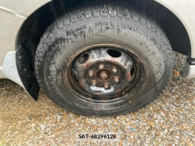 Nissan Caravan 2008-03 8812420-12