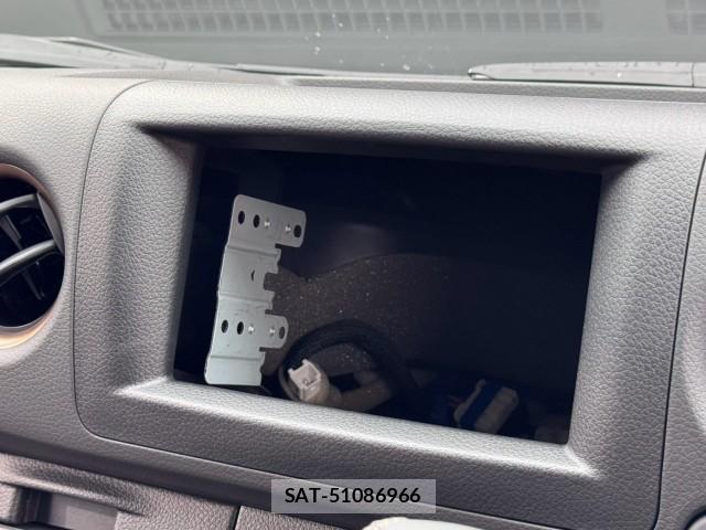 Nissan Caravan 2026-08 8815201-3