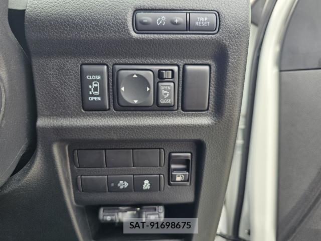 Nissan Caravan 2025-10 8815808-13