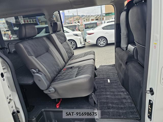 Nissan Caravan 2025-10 8815808-5