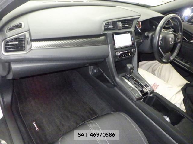 Honda CIVIC 2018-05 8816155-2
