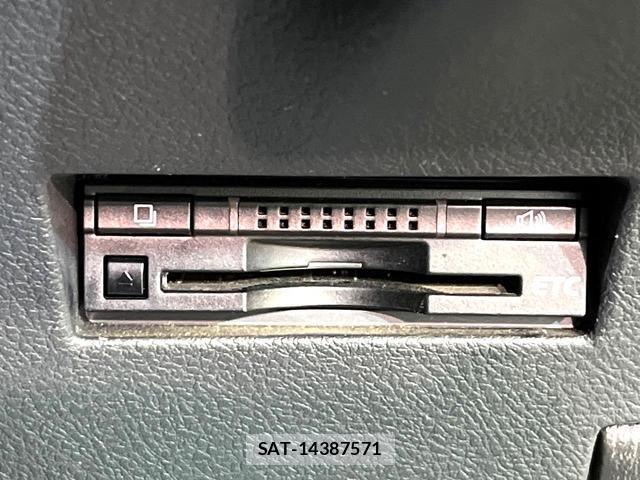 Toyota COROLLA AXIO 2012-11 8812862-3