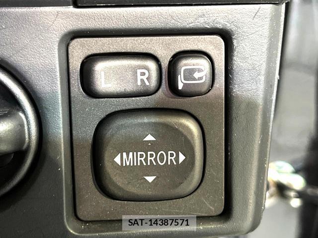 Toyota COROLLA AXIO 2012-11 8812862-5