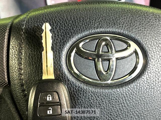 Toyota COROLLA AXIO 2012-11 8812862-6
