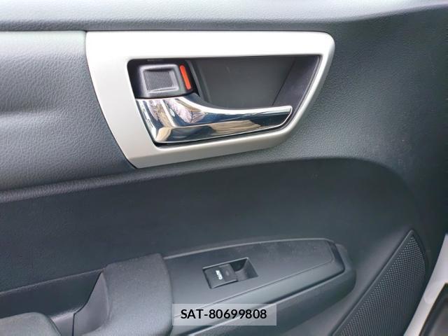 Toyota COROLLA AXIO 2016-08 8813782-12