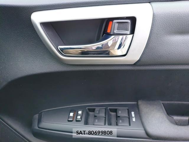 Toyota COROLLA AXIO 2016-08 8813782-13