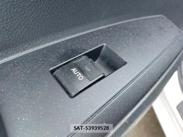 Toyota COROLLA AXIO 2017-09 8815323-12