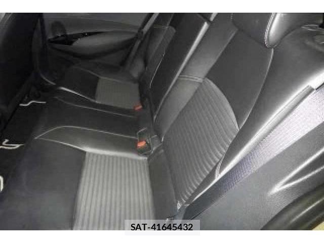 Toyota COROLLA TOURING 2023-01 8816186-3