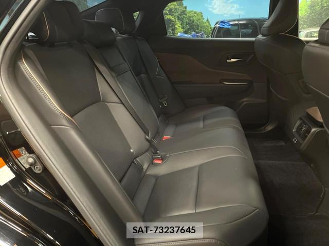 Toyota Crown Crossover 2023-03 8812642-8