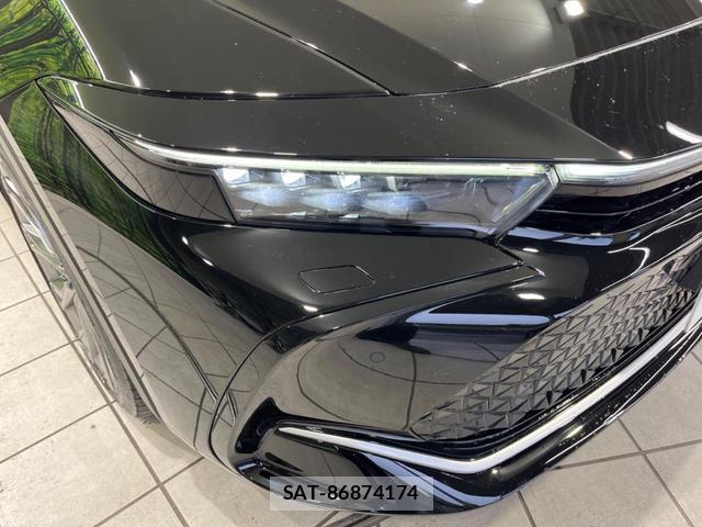 Toyota Crown Crossover 2023-04 8814997-11
