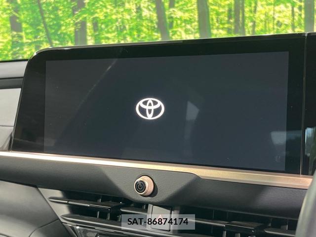 Toyota Crown Crossover 2023-04 8814997-2