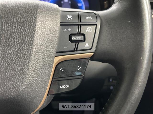 Toyota Crown Crossover 2023-04 8814997-5