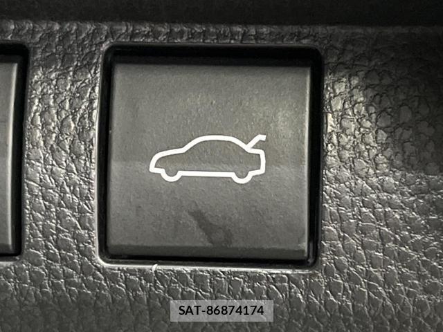 Toyota Crown Crossover 2023-04 8814997-6