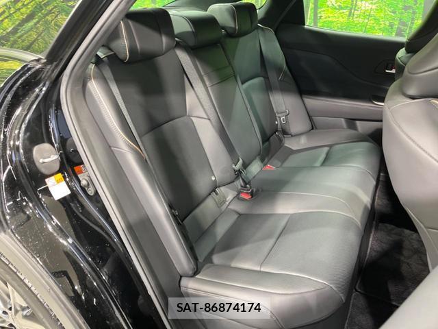 Toyota Crown Crossover 2023-04 8814997-8