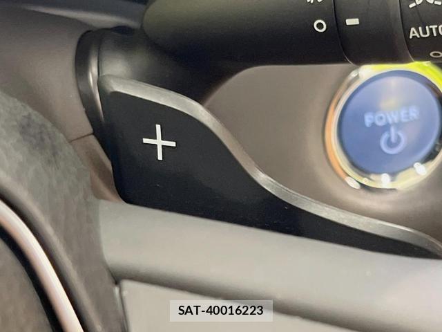 Toyota CROWN HYBRID 2020-01 8812036-5