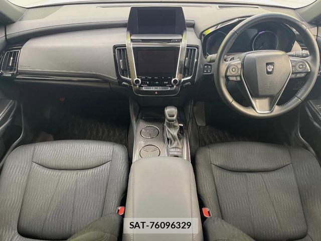 Toyota CROWN HYBRID 2020-03 8812037-1