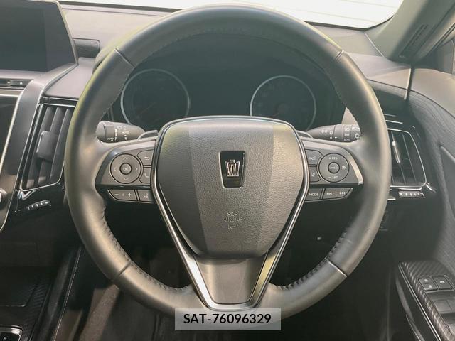 Toyota CROWN HYBRID 2020-03 8812037-12