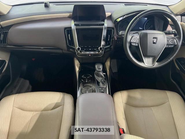 Toyota CROWN HYBRID 2018-11 8812039-1