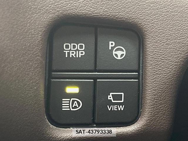 Toyota CROWN HYBRID 2018-11 8812039-10
