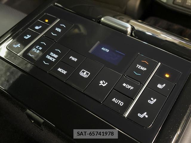 Toyota CROWN HYBRID 2021-03 8812040-2