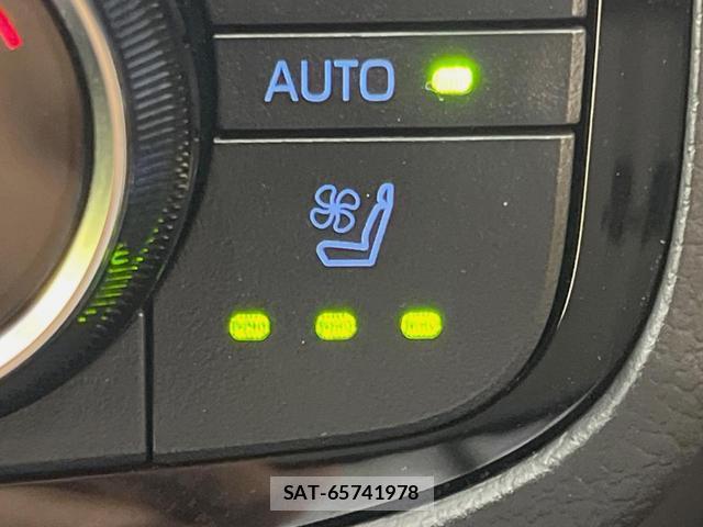 Toyota CROWN HYBRID 2021-03 8812040-7