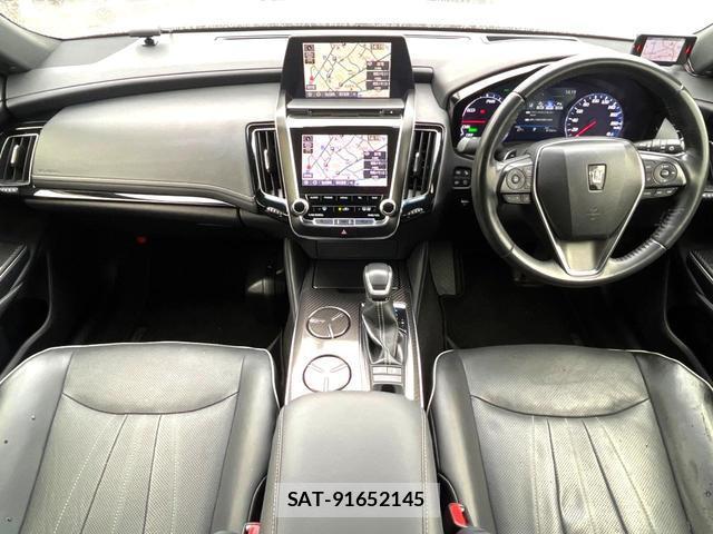 Toyota CROWN HYBRID 2019-03 8812220-1