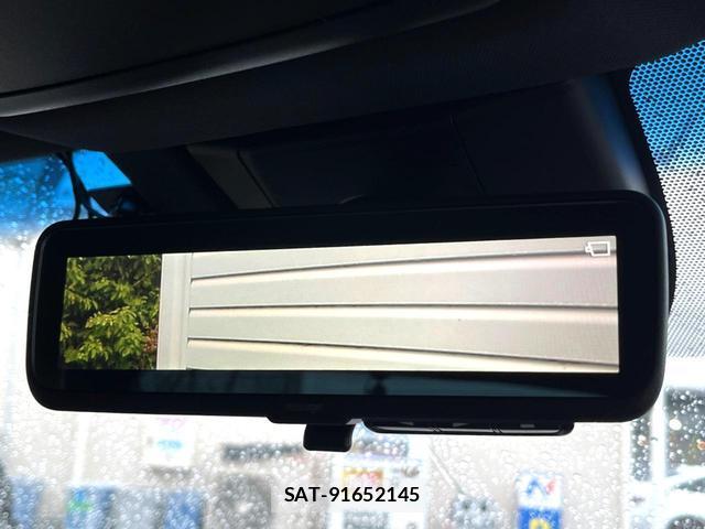 Toyota CROWN HYBRID 2019-03 8812220-3