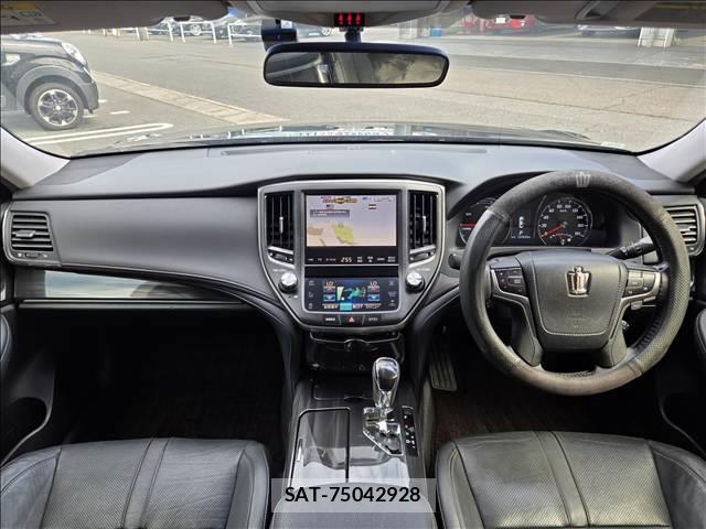 Toyota CROWN HYBRID 2013-08 8812302-1