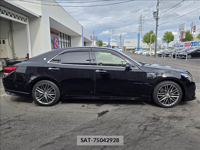 Toyota CROWN HYBRID 2013-08 8812302-17