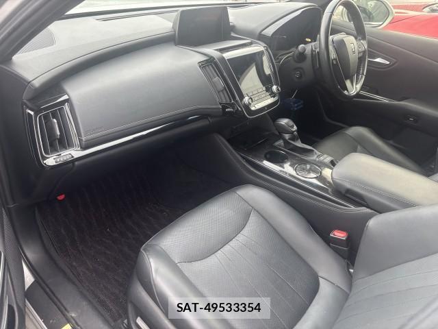 Toyota CROWN HYBRID 2018-11 8812710-5