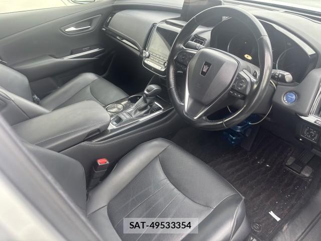 Toyota CROWN HYBRID 2018-11 8812710-9