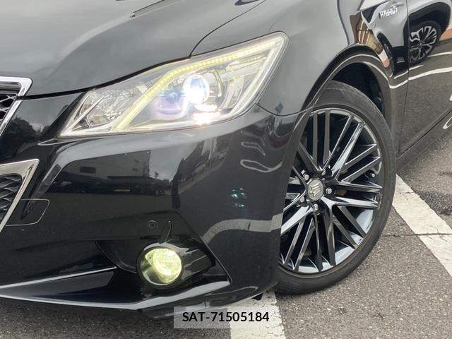 Toyota CROWN HYBRID 2013-11 8812933-11