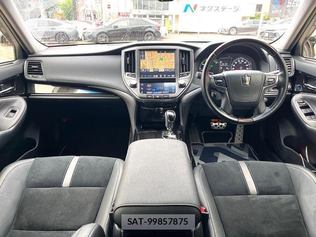 Toyota CROWN HYBRID 2018-03 8813217-1
