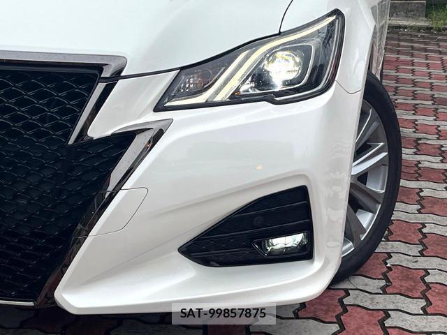 Toyota CROWN HYBRID 2018-03 8813217-11