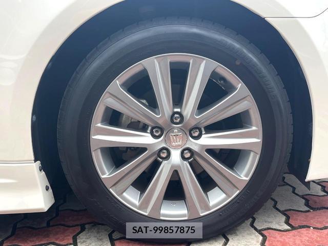 Toyota CROWN HYBRID 2018-03 8813217-12