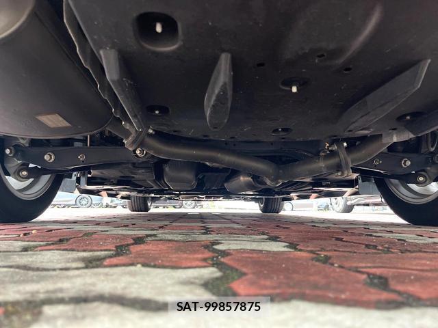 Toyota CROWN HYBRID 2018-03 8813217-18