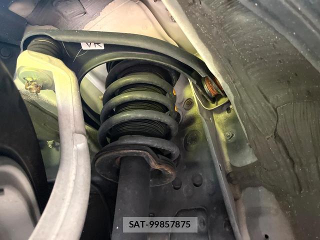 Toyota CROWN HYBRID 2018-03 8813217-19