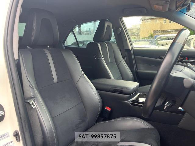 Toyota CROWN HYBRID 2018-03 8813217-7